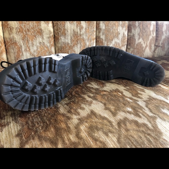 Dr. Martens Jadon Cow Print Platform Boot size 7
with original box - Picture 4 of 6